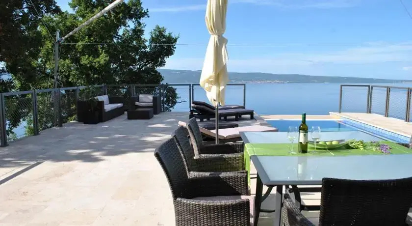 Villa Maranata-5 stars-pool-spa-gym-free parking-privacy
