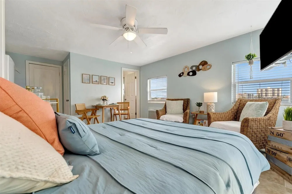 The Seashell Suite with Heated Pool and Walk to Beach