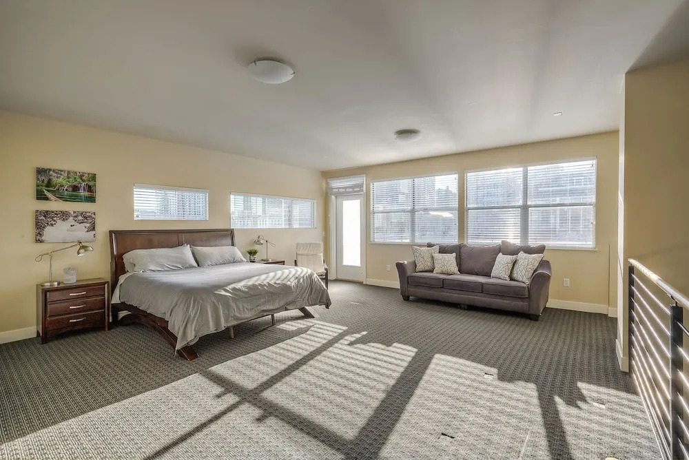 Luxe 3 Story Loft Rooftop Deck City Views!