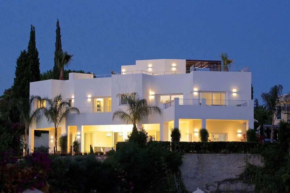Exquisite Villa Near Beach - Heated Pool