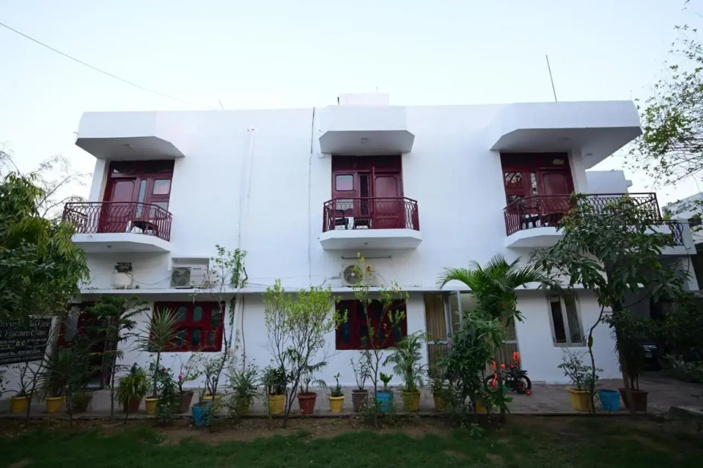Falcon guest house