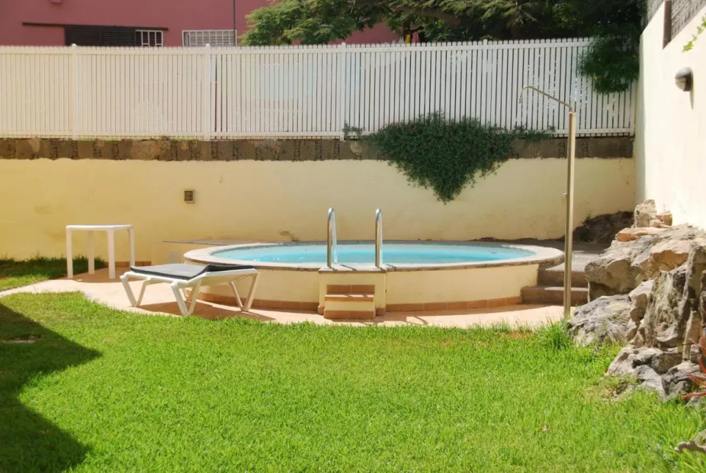 Deluxe Apartment. 50 meters Beach