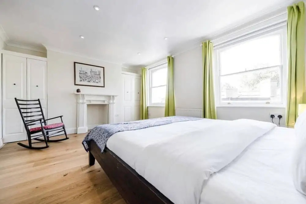 Spacious, Charming 3bd W/Balcony in Kennington