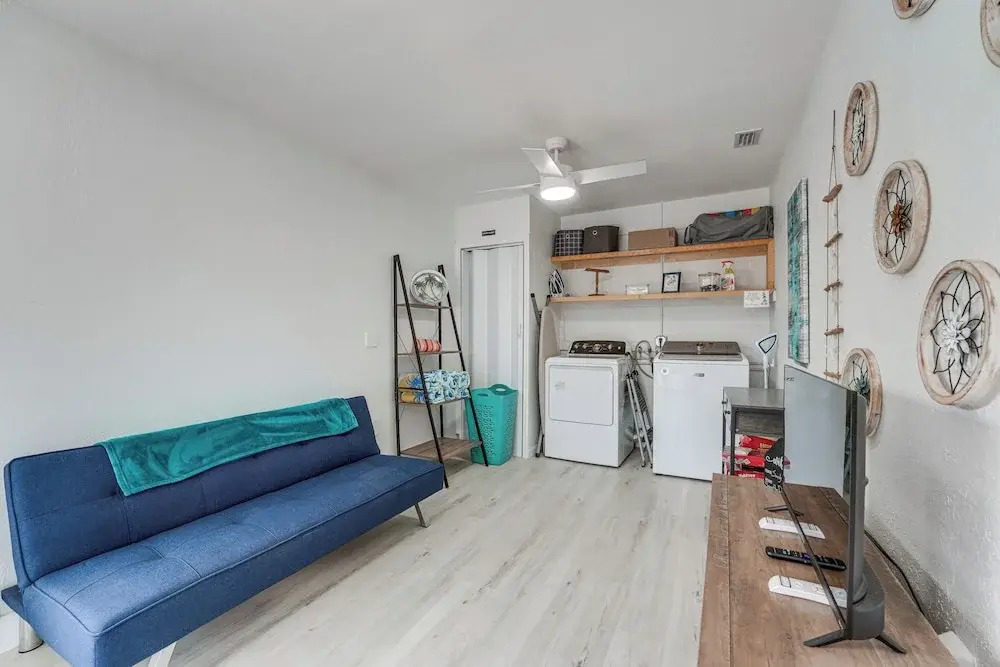 4 Mi to Beach! Furnished Outdoor Oasis in Seminole