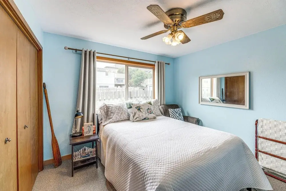 Walk to Beach: Dog-friendly Home in Lincoln City