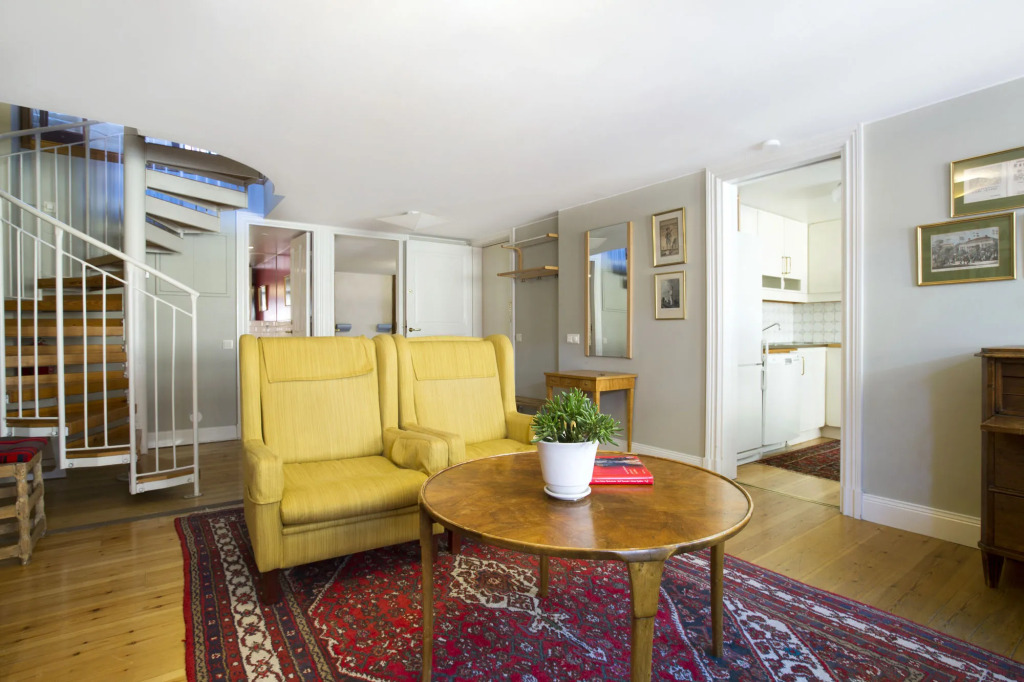 Lady Hamilton Apartments