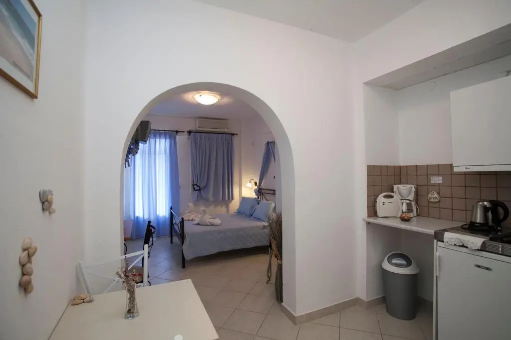 Dafnis Studios & Apartments