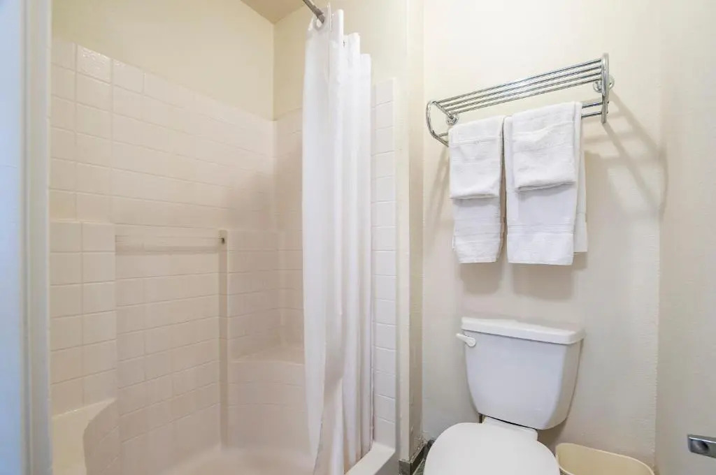 Sierra Vista studio apartment with full kitchen and King Bed