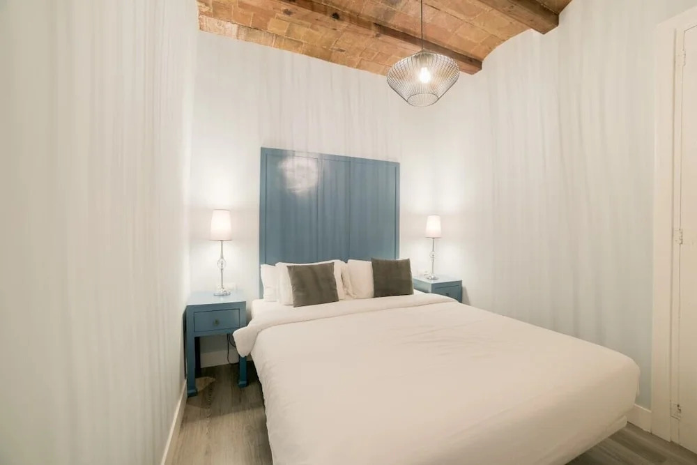 Modern & Chic 2 Bed Apt in Lesseps
