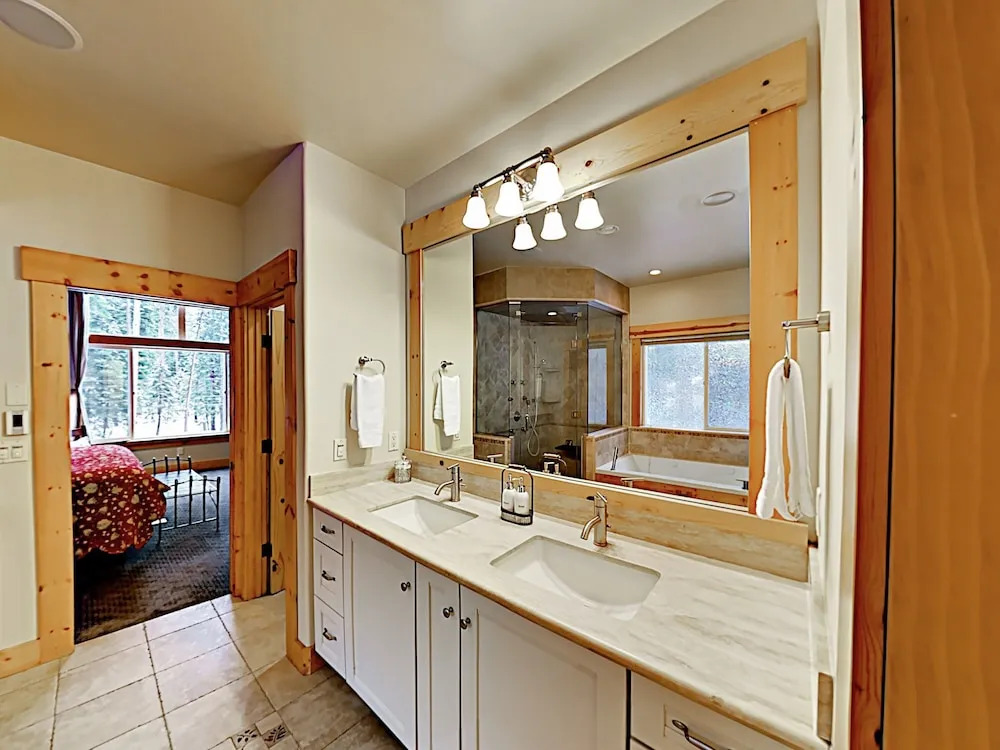 West Shore Retreat - 3 Br Home