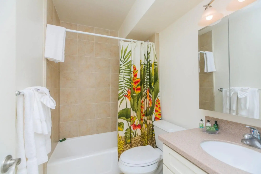 Ilikai Marina 1783 Condo - One Bedroom, Full Kitchen & Free Wifi by RedAwning