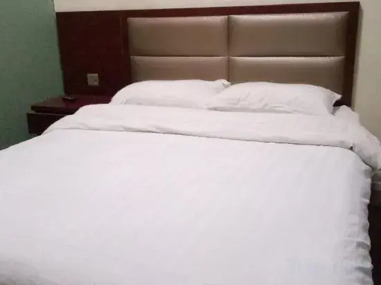 Urumqi West Road Hotel