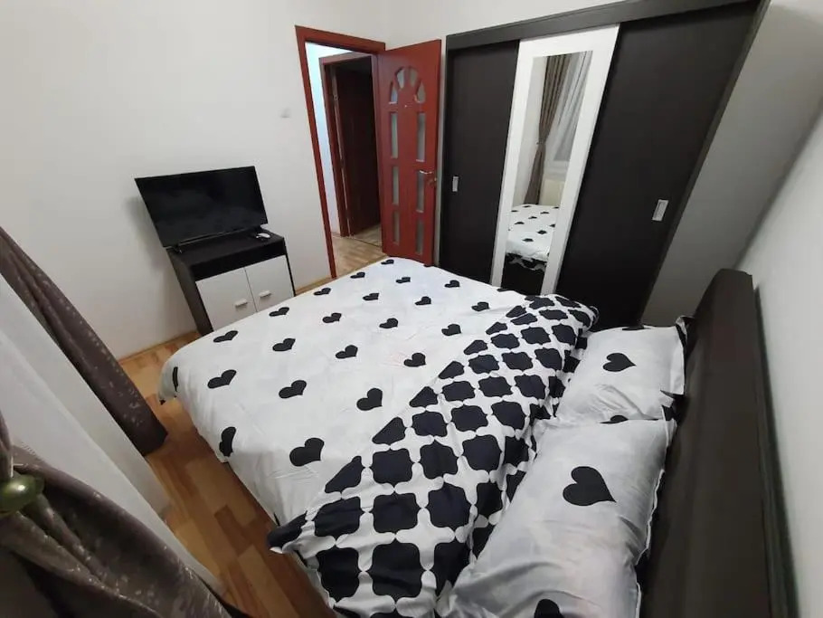 Apartament spatios, living+ 2 dormitoare