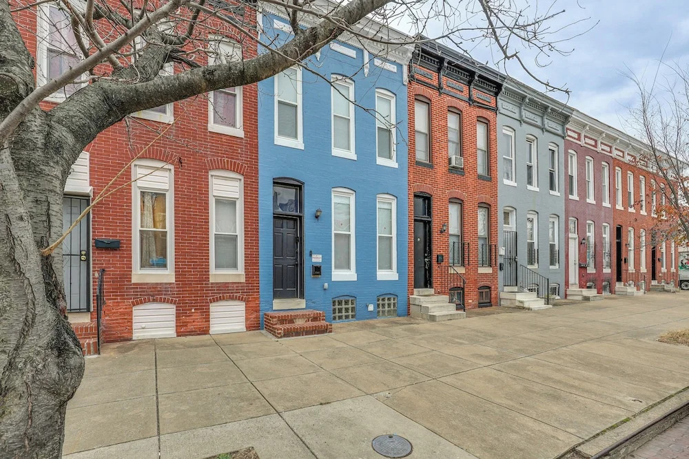 Pet-friendly 3BR Rowhouse: Walk to Patterson Park!