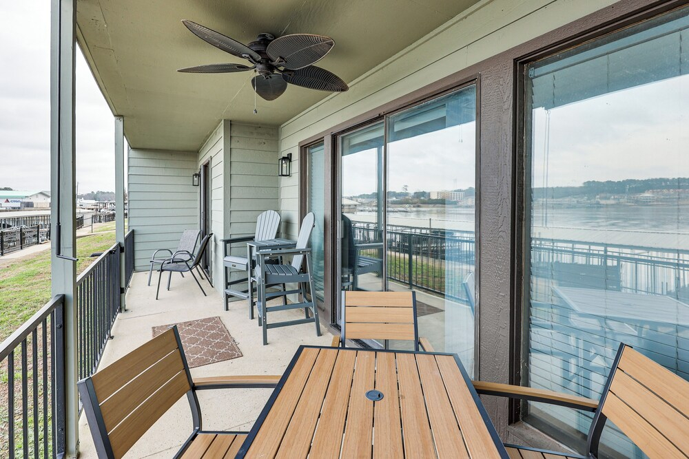Hot Springs Condo on Lake Hamilton w/ Balcony!