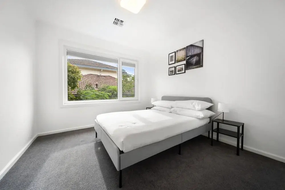4-bed Family Home With Spacious Backyard and BBQ