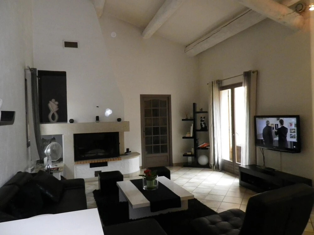 Villa With 3 Bedrooms in Taillades, With Wonderful Mountain View, Priv