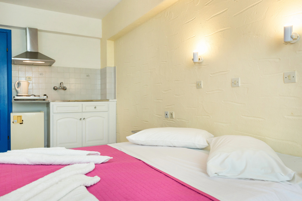 Stratos Apartments & Studios