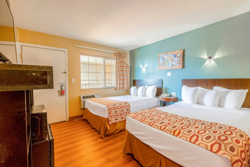 Hotel Avenida - Oceanside Camp Pendleton
