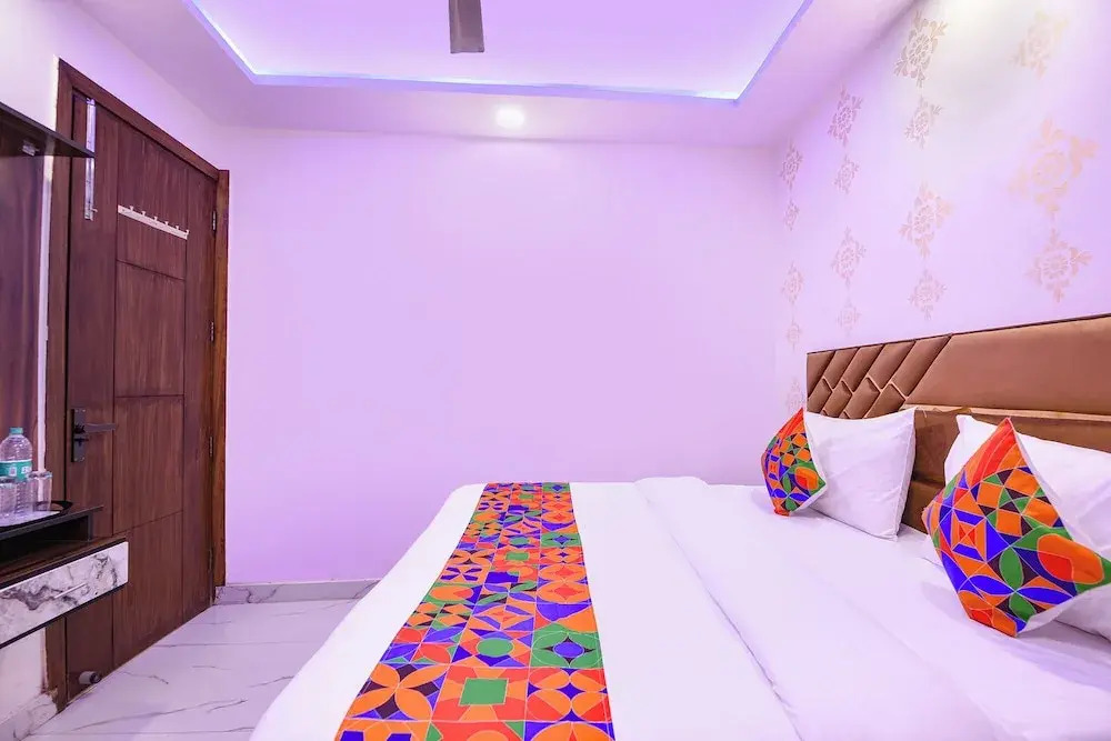 FabHotel NP International - Nehru Place Market