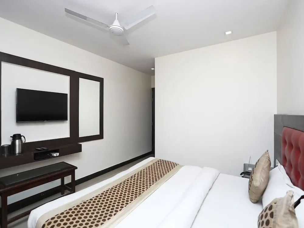 OYO 14687 Hotel Avtar
