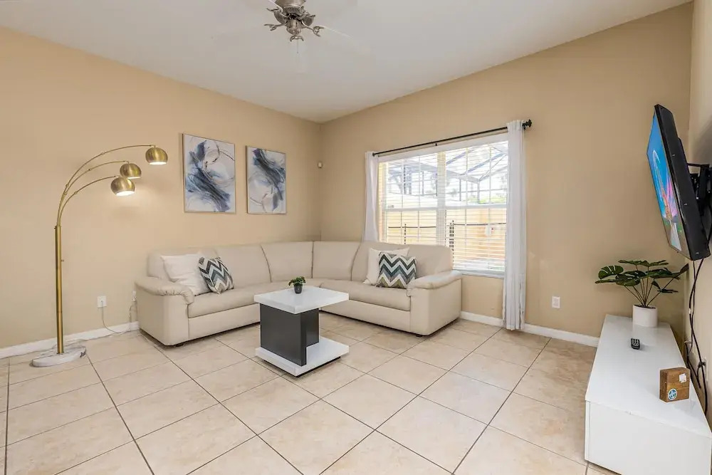 Stunning Townhome With Private Pool Close to Disney by Redawning