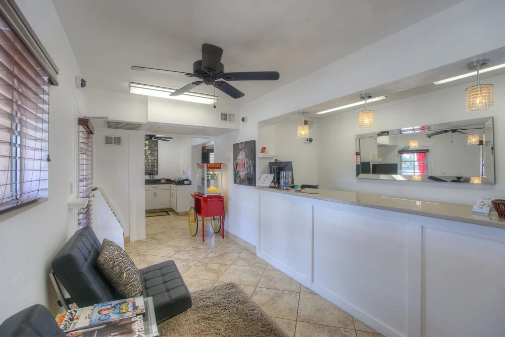 225 Fully Furnished with WiFi by RedAwning