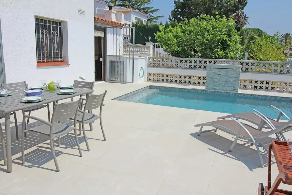 Villa in Empuriabrava With Private Mooring