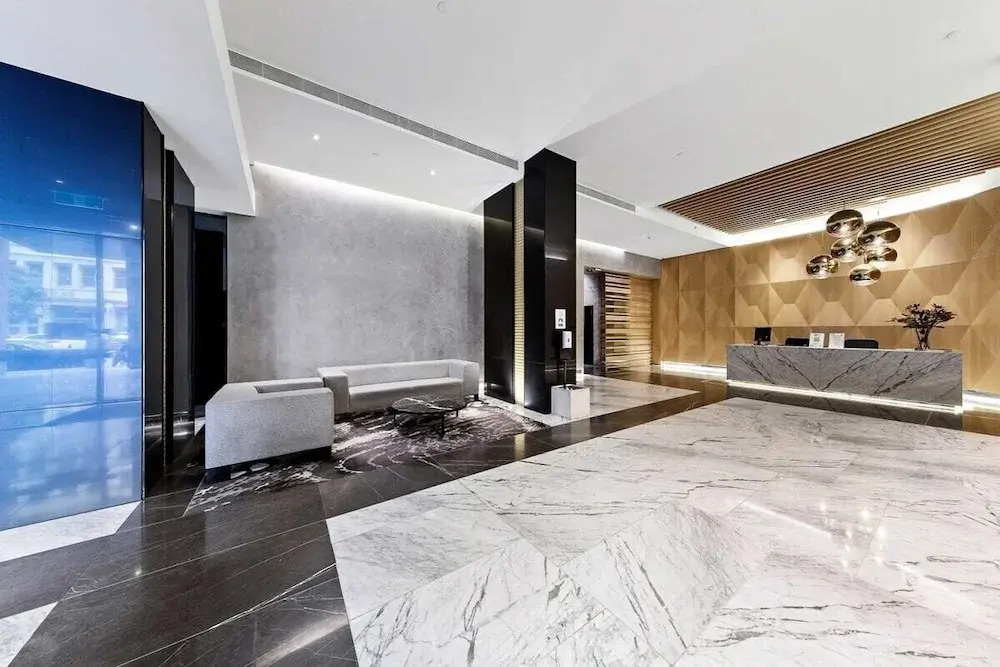 Stylish & Modern 2BR Apt Near Victoria Market