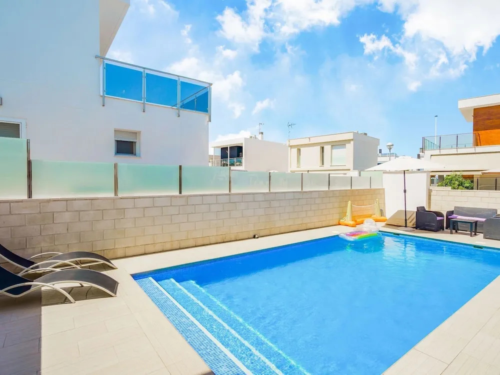 Sunny Villa With Private Pool