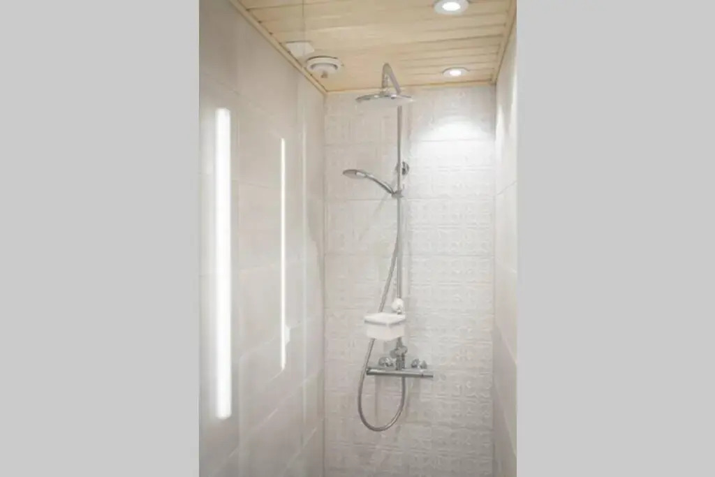Cozy 1 Br Apt and Free parking by the Railway station