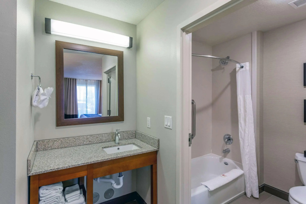 Comfort Inn & Suites Logan Near University