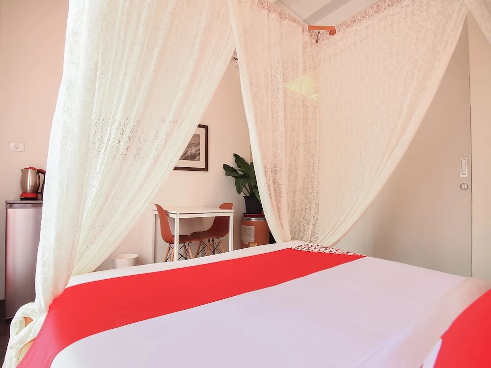 OYO 267 Chaba Poshtel
