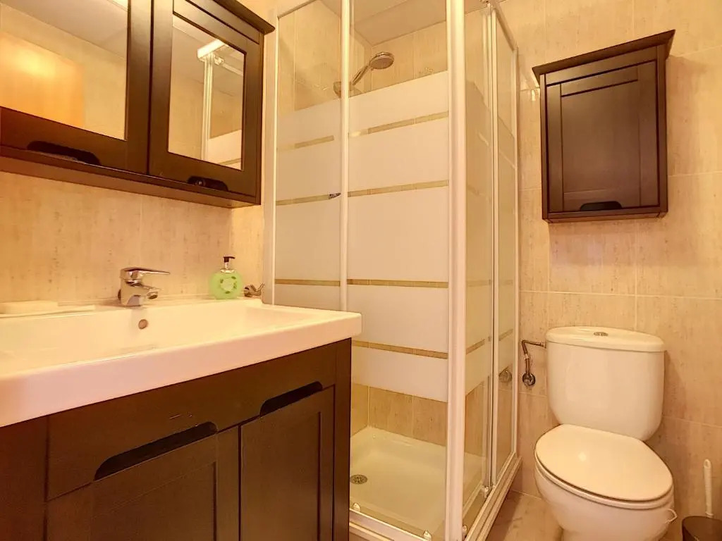 2239-Lovely 2 bedrooms with pool and paddle court