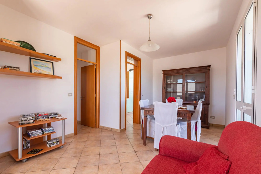 Comfortable house with large terrace for outdoor dining in San Foca just 100 meters from the sea-Casadoni