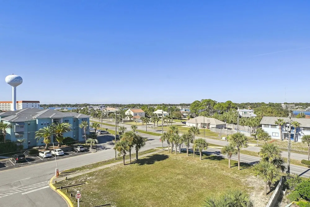 Seacrest 514 is a 2 BR Gulfside on Okaloosa Island by RedAwning