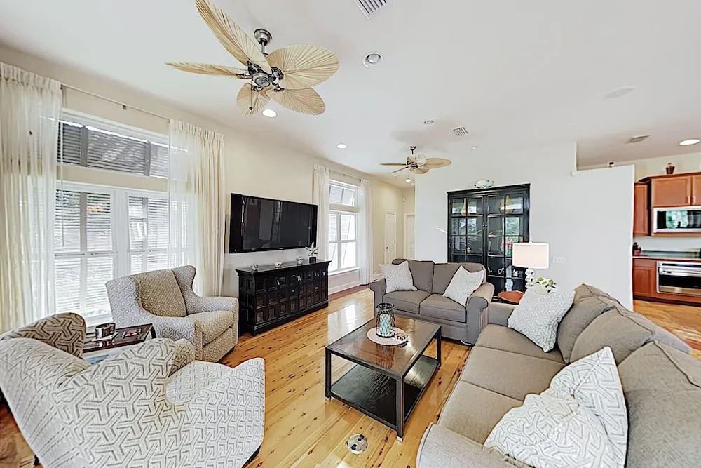 New Listing! Canal W/ Pool, Hot Tub & Dock 3 Bedroom Home