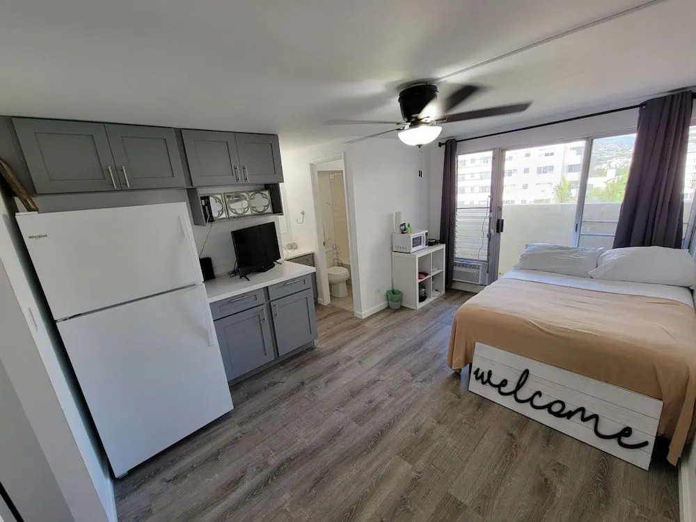Breezy Kuhio Village Studio
