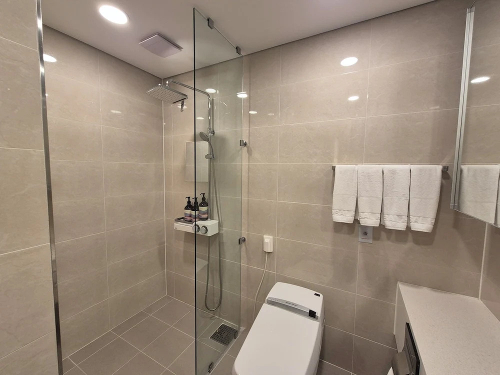 Incheon Airport Global Hotel & Suites