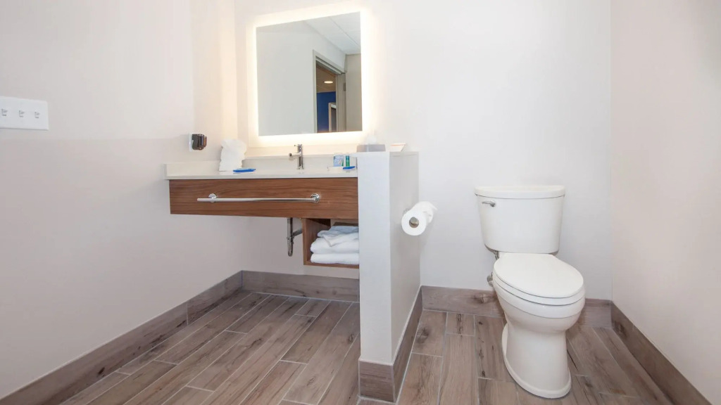 Holiday Inn Express & Suites Panama City Beach - Beachfront by IHG