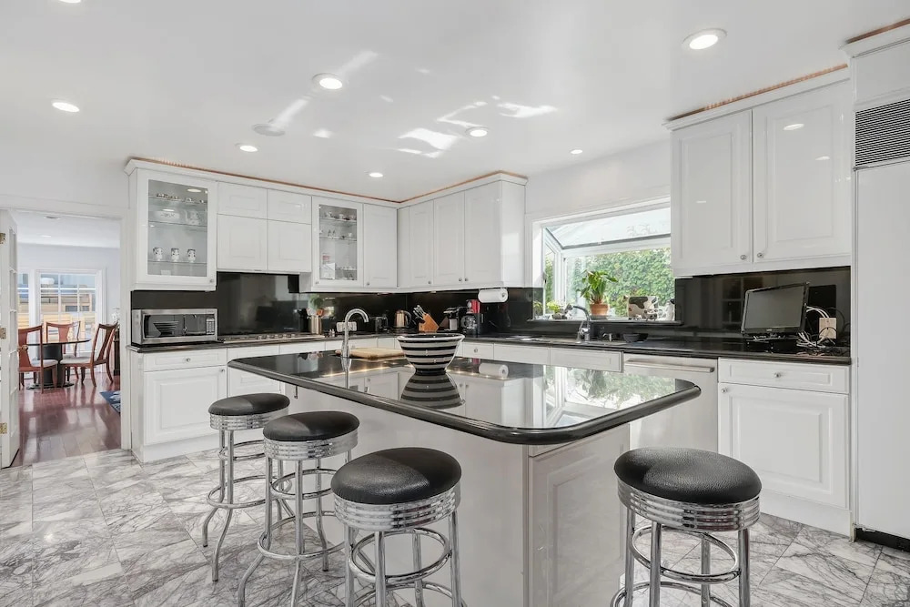 Hollywood Hills Upscale