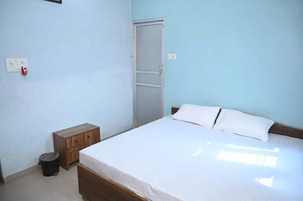 Goroomgo Mahamaya Guest House Varanasi