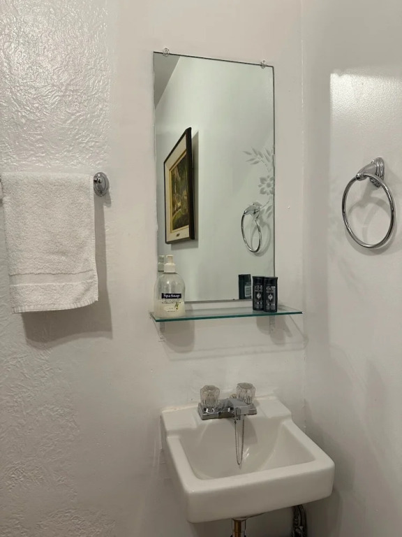 Hotel Mini Inc