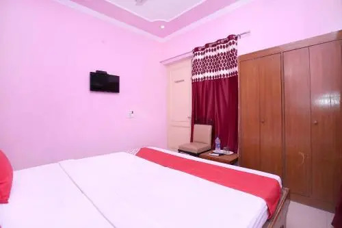 OYO 16099 Hotel Four Season