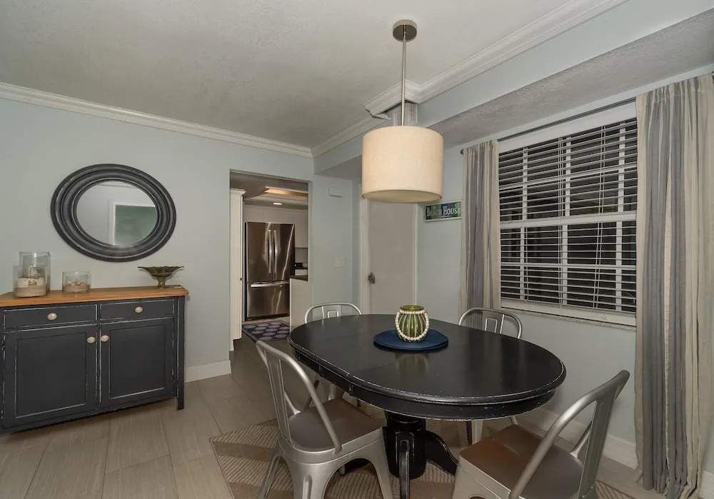Tastefully Decorated Sea Woods Veranda Close to Pool Fitness Room Sv162