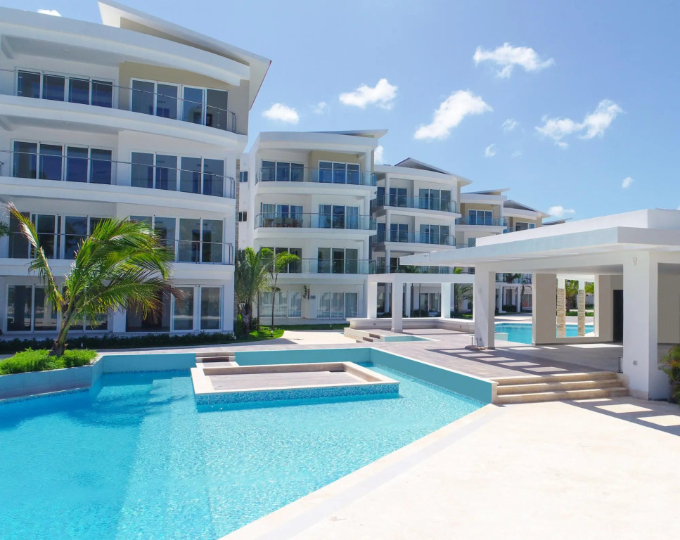 Ocean views apartment with private beach in Playa