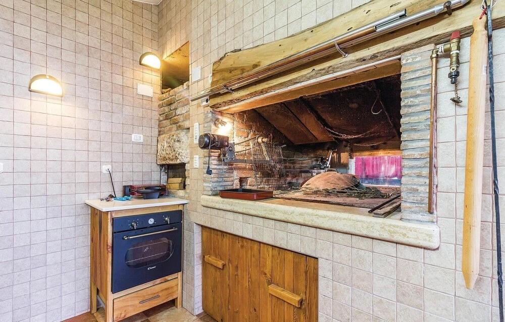 Amazing Home In Liznjan