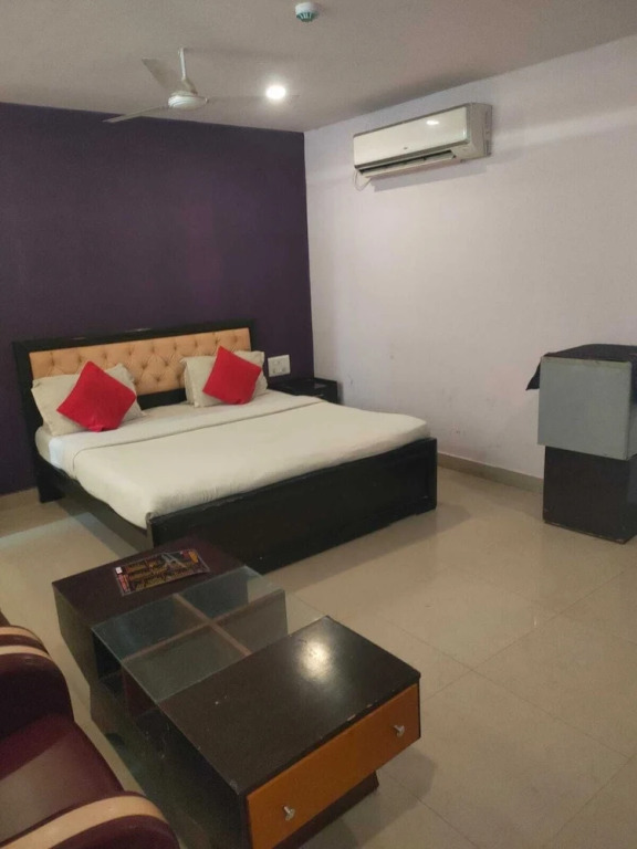iROOMZ Hotel Diamond Park