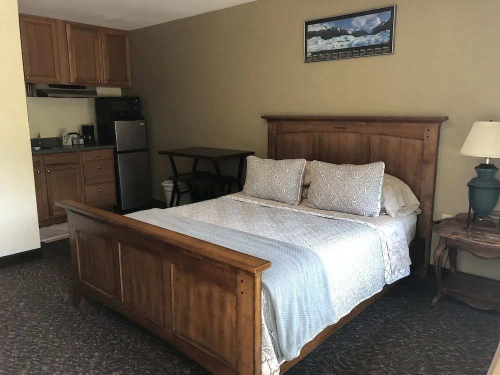 Bird Creek Motel