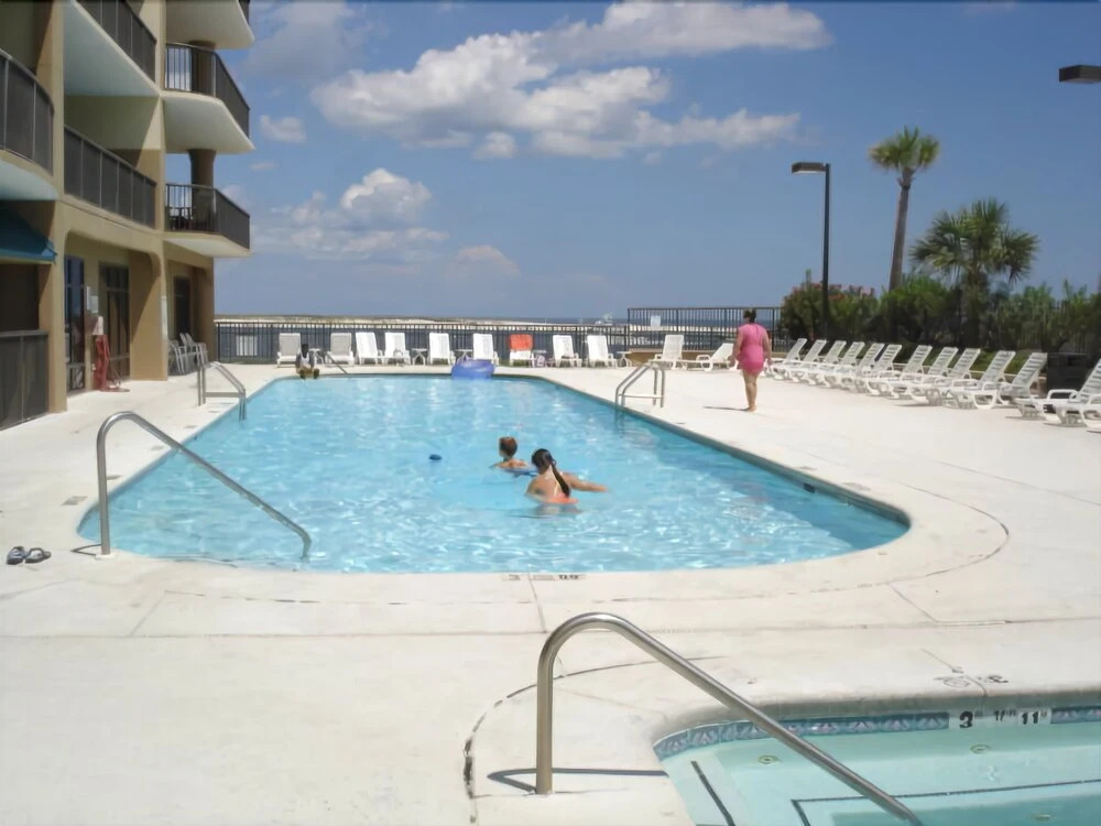Grand Pointe 703